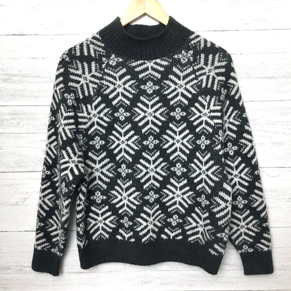 NEW Old Navy Women's Grey and White Snowflake Sweater Mock Neck Medium